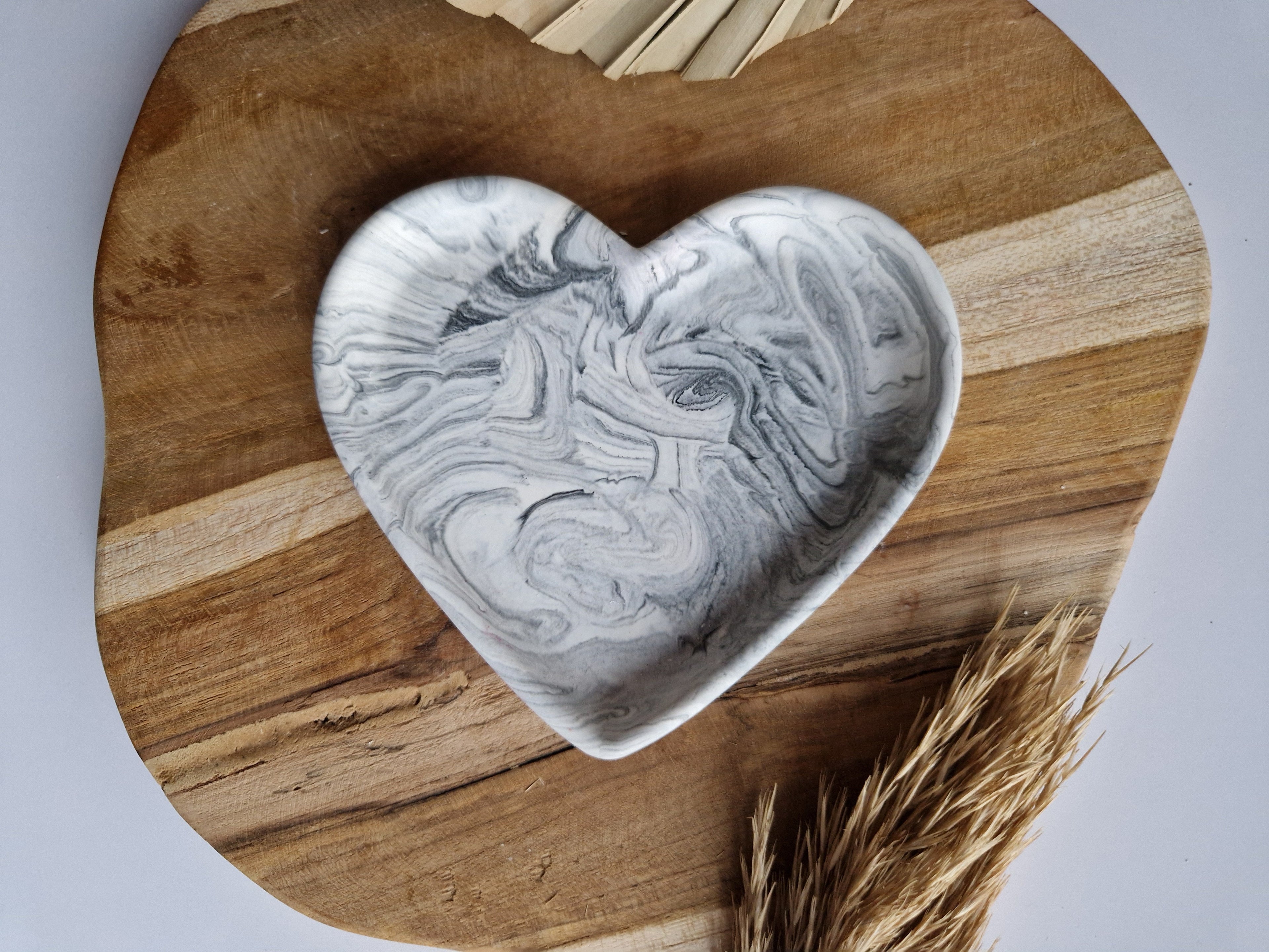 Handgemaakt Jesmonite hart schaaltje