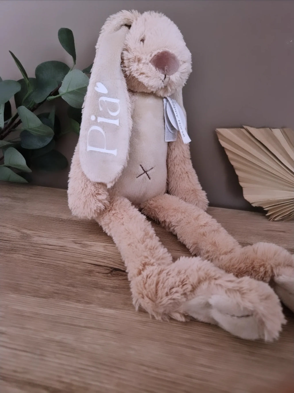 Bruin Happy Horse konijn met opschrift PIA