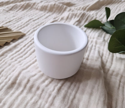 Wit keramiek bloempot