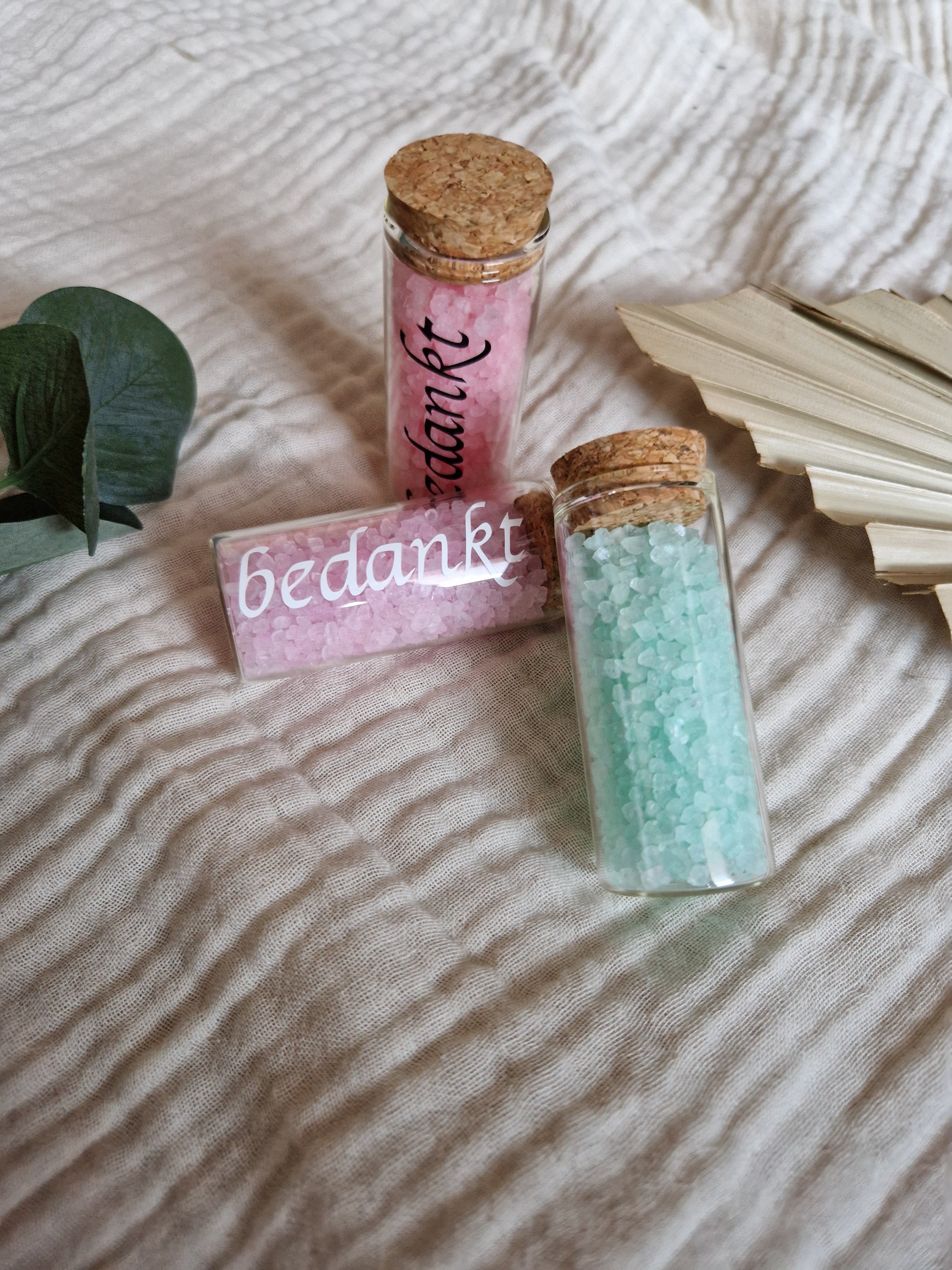 Glazen buisjes met badzout